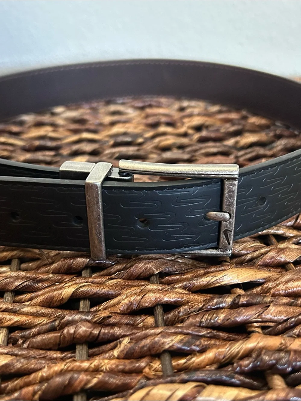 Nike kids M Reversible Adjustable Dress Belt Black/Brown Logo Buckle